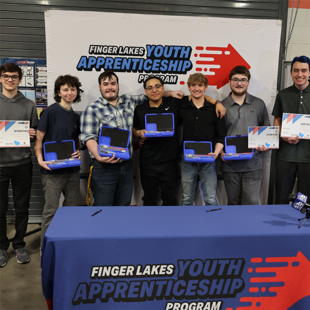  students posing for the photo with their FLYAP certificate